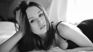 woman_bw-wallpaper-1366x768-640x360