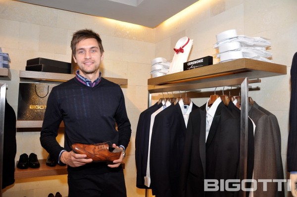 Steaua - Shopping si autografe in magazinul BIGOTTI (3)
