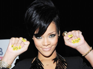 www.doyounoah.com rihanna-yellow emoticons nails